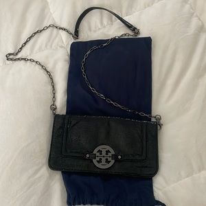 Selling adorable crossbody bag. Can be used as clutch too (removable strap/)